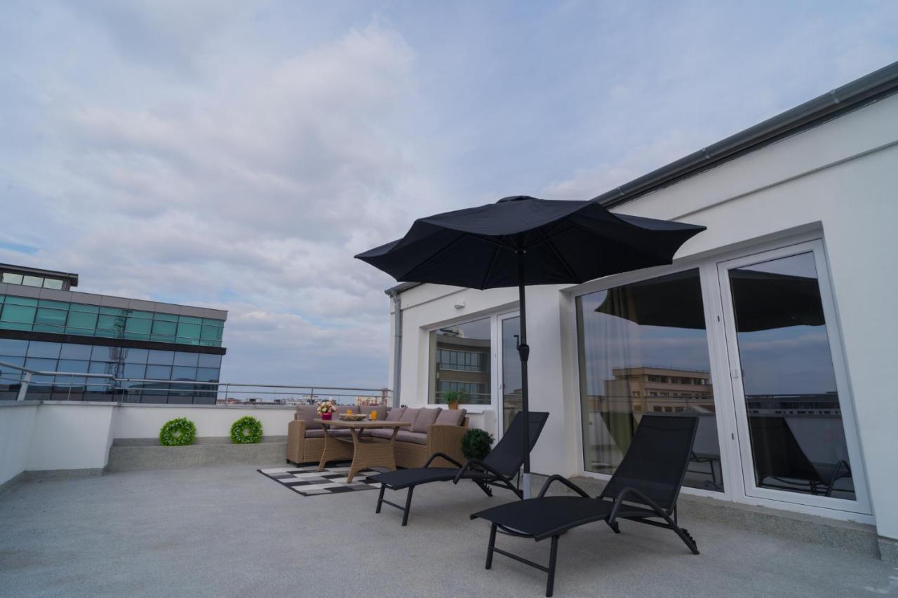 Penthouse With Huge Rooftop Terrace & City View Bukares Bagian luar foto