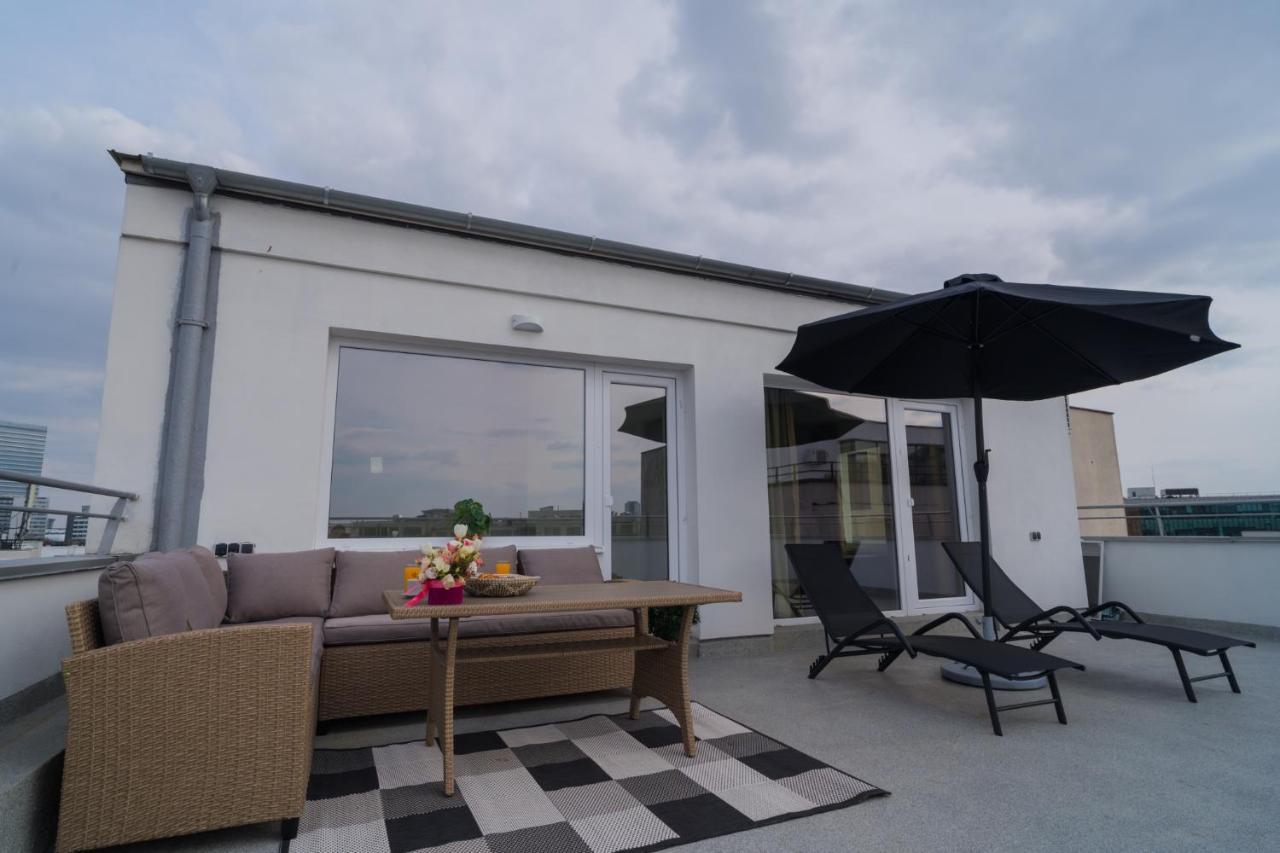 Penthouse With Huge Rooftop Terrace & City View Bukares Bagian luar foto