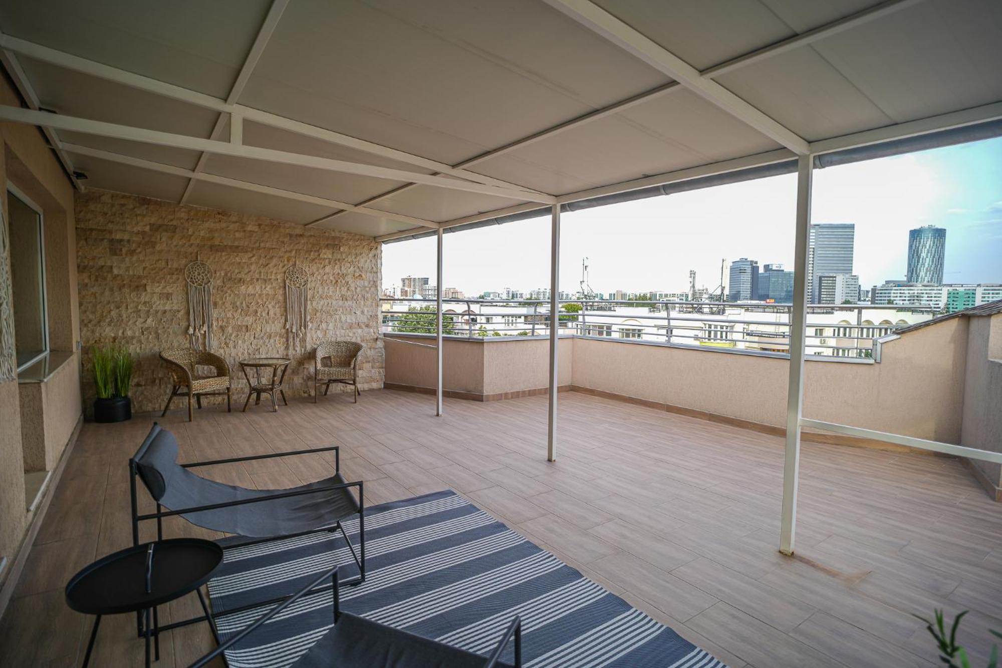 Penthouse With Huge Rooftop Terrace & City View Bukares Bagian luar foto