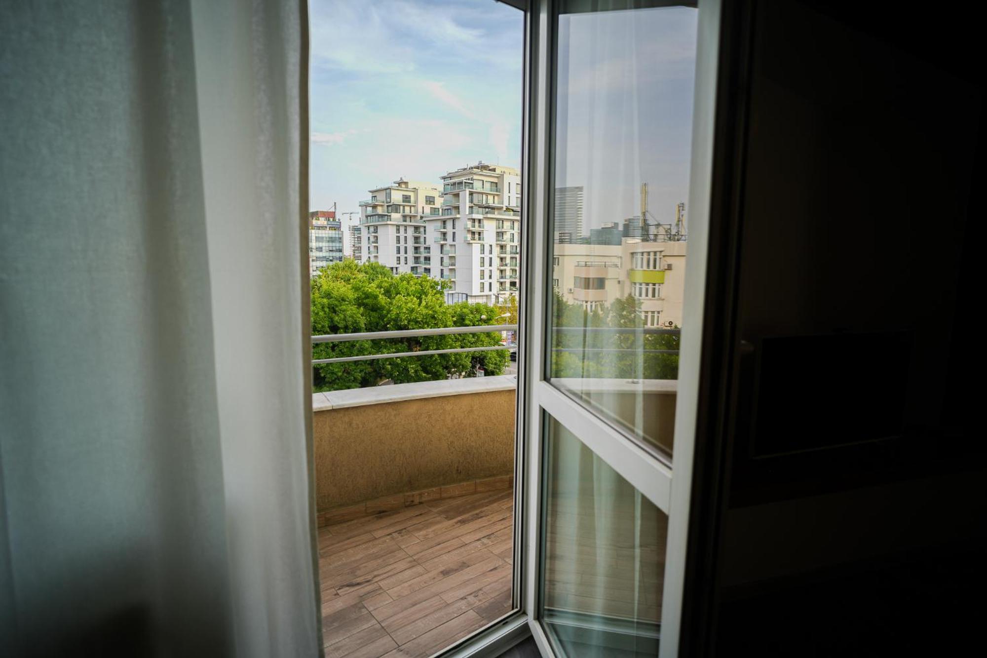 Penthouse With Huge Rooftop Terrace & City View Bukares Bagian luar foto