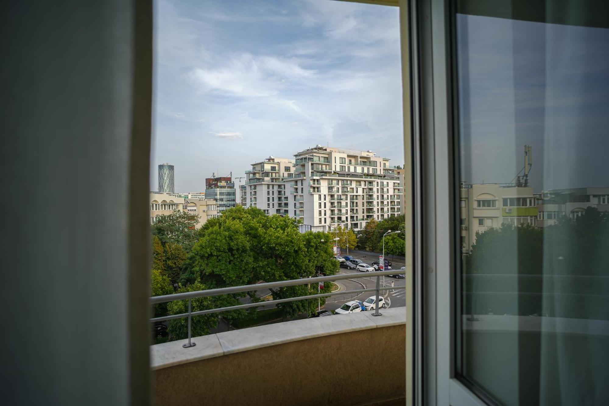 Penthouse With Huge Rooftop Terrace & City View Bukares Bagian luar foto