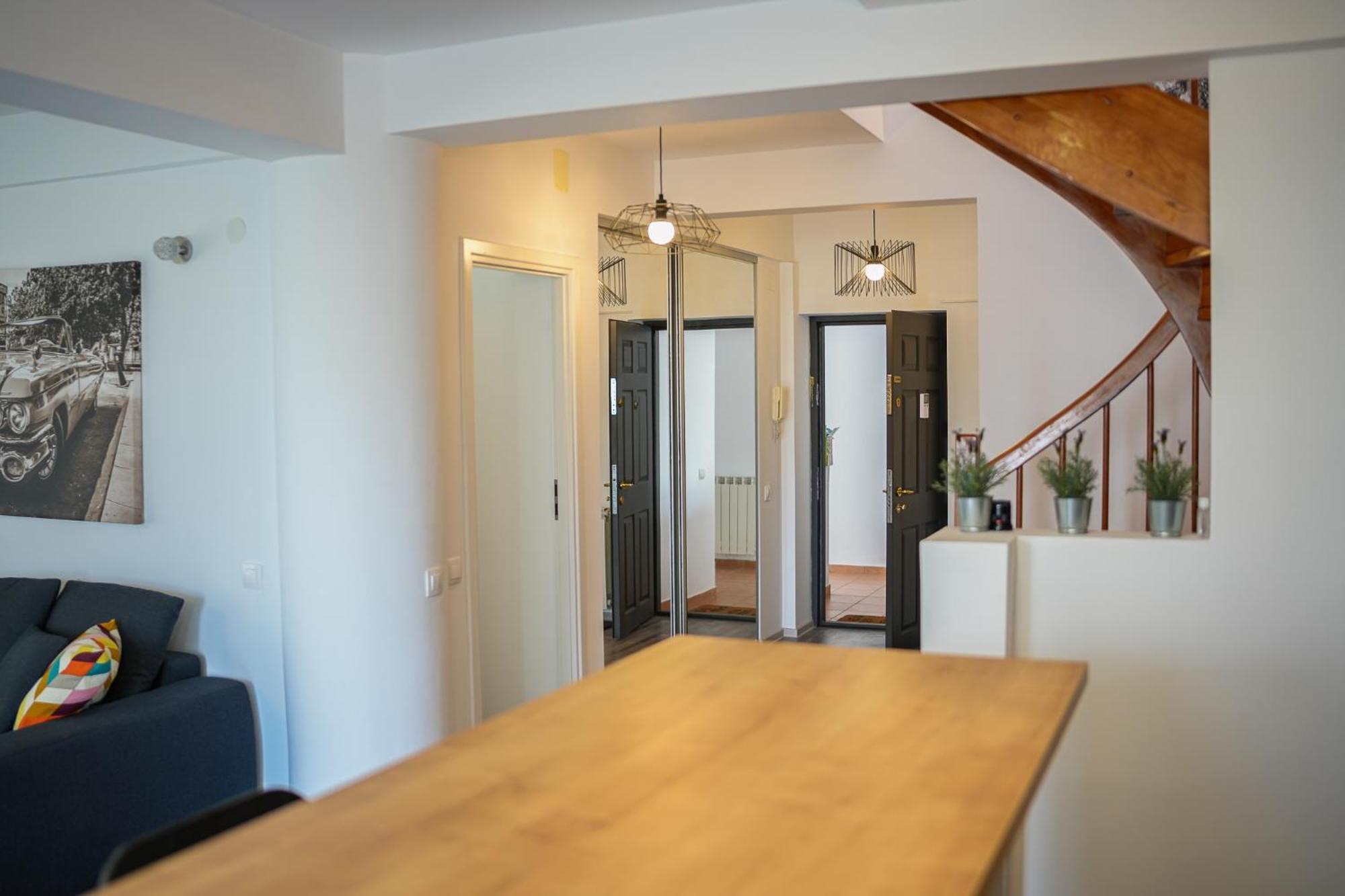 Penthouse With Huge Rooftop Terrace & City View Bukares Bagian luar foto