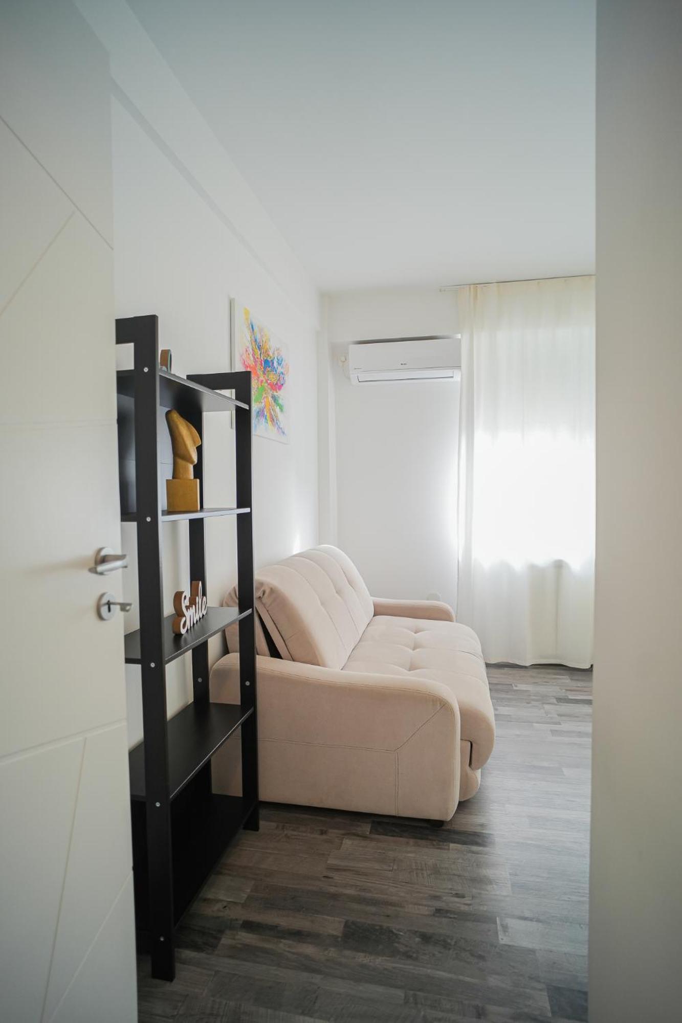 Penthouse With Huge Rooftop Terrace & City View Bukares Bagian luar foto